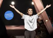 Publikumssuksessen «Elsk meg i plenum» er tilbake på Nye Hjorten Teater